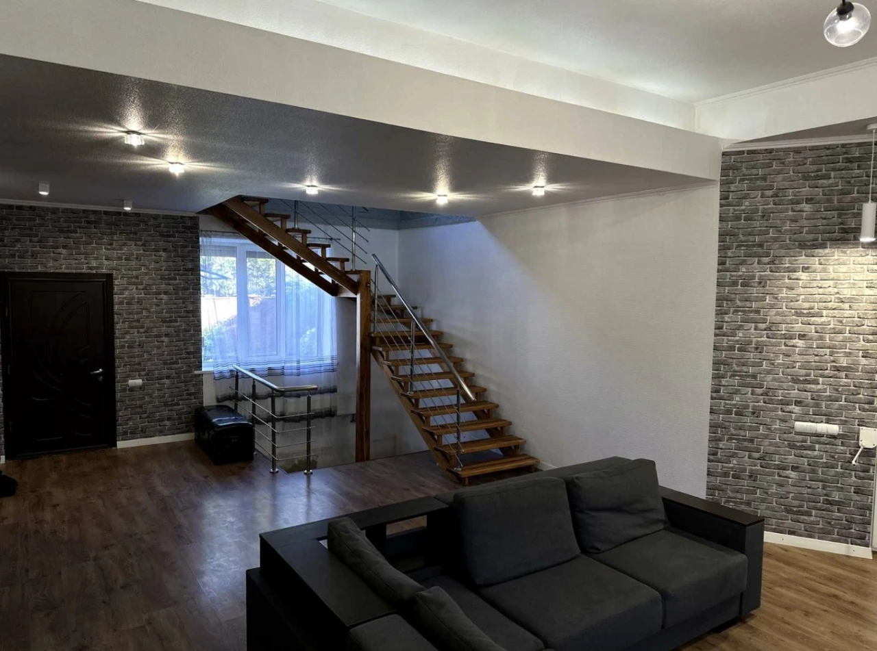 House for Sale: 300 m², Dachna Street