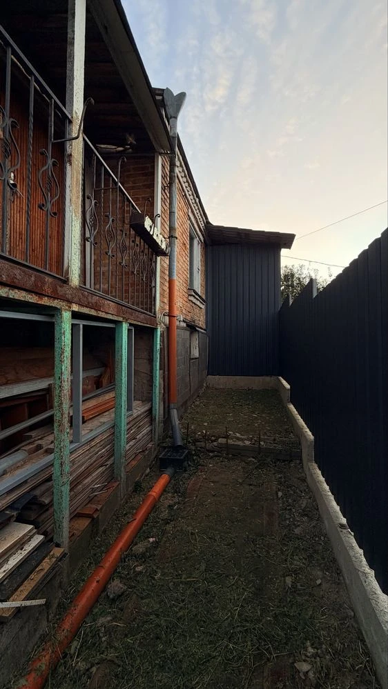 Продажа участка с домом в Киеве, район Голосиевский