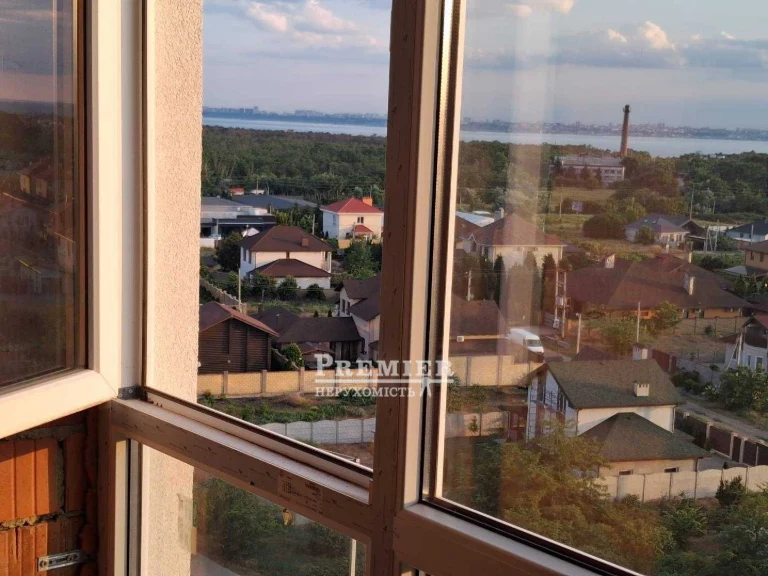 Продається простора 1-кімнатна квартира площею 45 м² у сучас