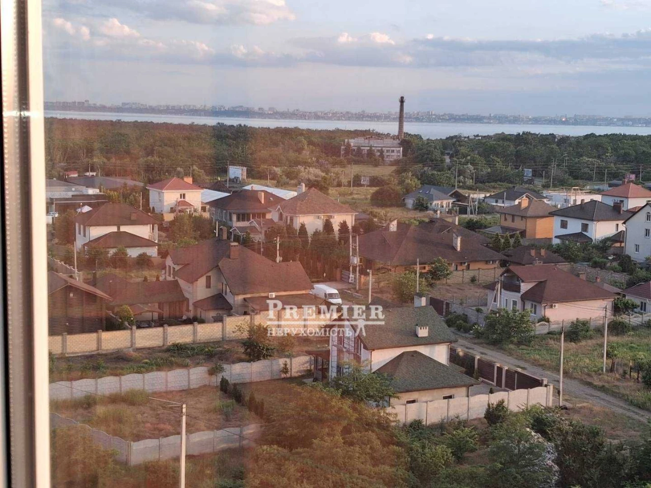 Продається простора 1-кімнатна квартира площею 45 м² у сучас