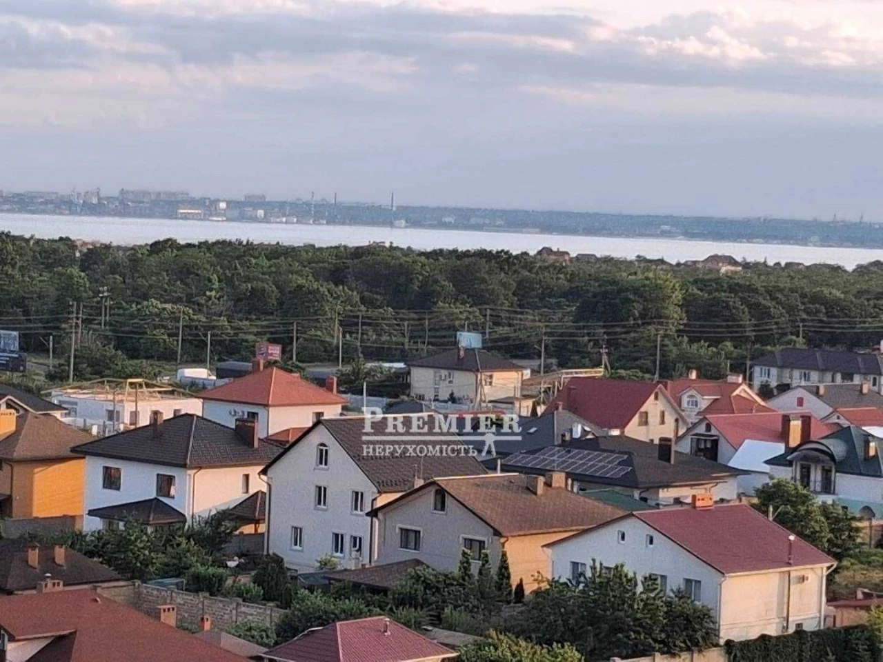 Продається простора 1-кімнатна квартира площею 45 м² у сучас