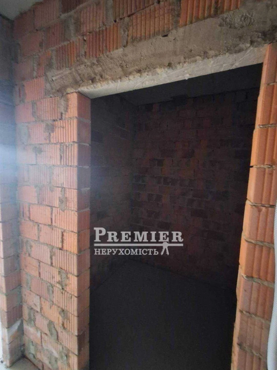 Продається простора 1-кімнатна квартира площею 45 м² у сучас