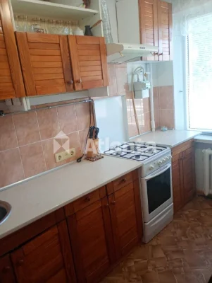 2-bedroom apartment 44.3 sq m on Dobrovol'skogo Street. Renovated.