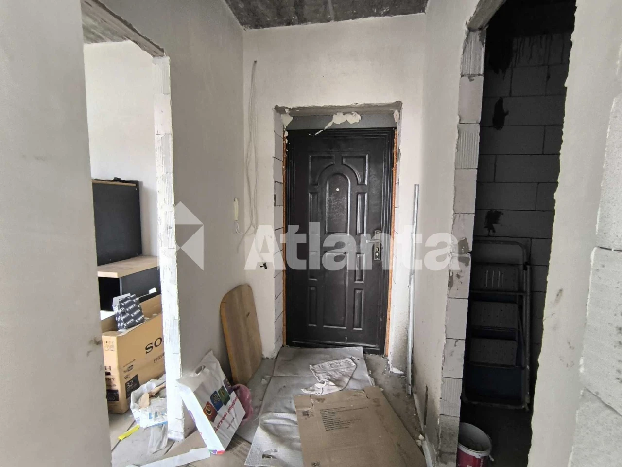 One-bedroom apartment in a new low-rise building on Fontan Street