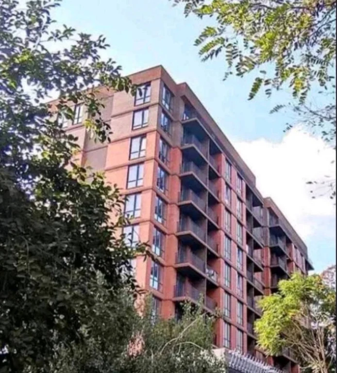 One-bedroom apartment for sale in the Derby residential complex. Price is lower than in