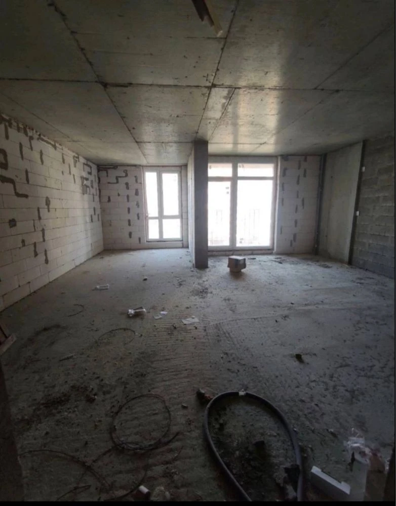 One-bedroom apartment for sale in the Derby residential complex. Price is lower than in