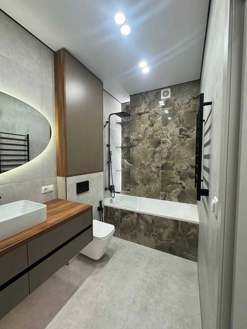 Продам 2 кімн. квартиру з ремонтом та меблями у KADORR CITY