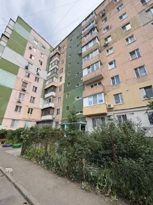 Продається 2-кімнатна квартира з окремими кімнатами в комфортному районі