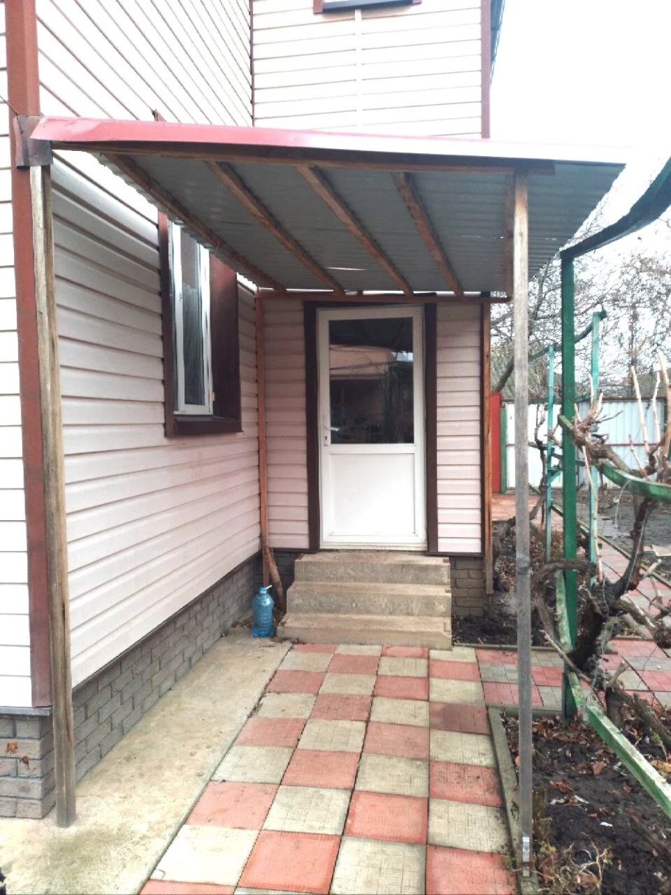 Long-Term Rental: Large Fountain