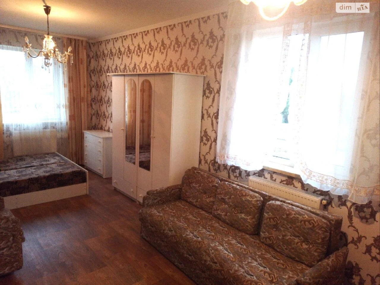 Long-Term Rental: Large Fountain