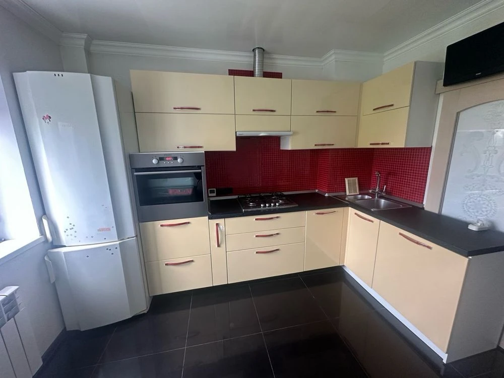 3-bedroom Apartment with Quality Renovation