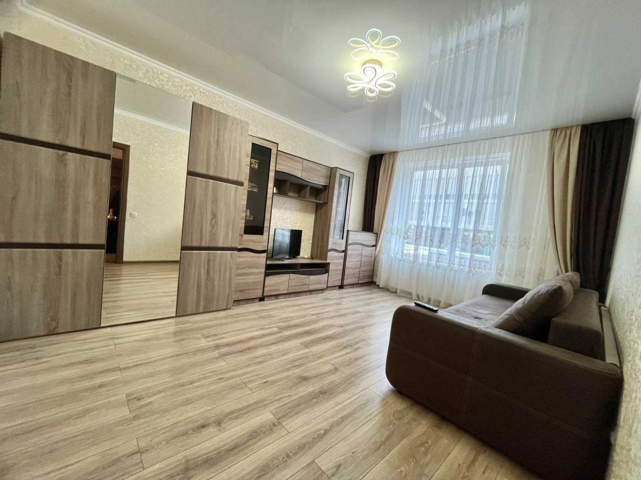 Продаж 2-кімнатної квартири в ЖК «Гранд Рояль» | Озерна