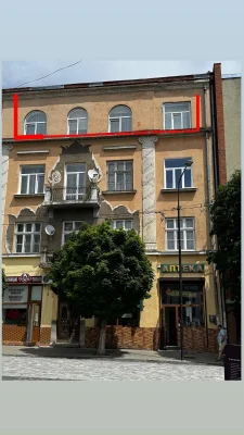 Продается трехкомнатная квартира в центре Дрогобича