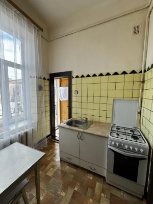 Продается трехкомнатная квартира в центре Дрогобича
