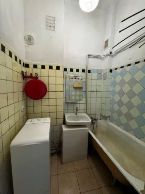 Продается трехкомнатная квартира в центре Дрогобича