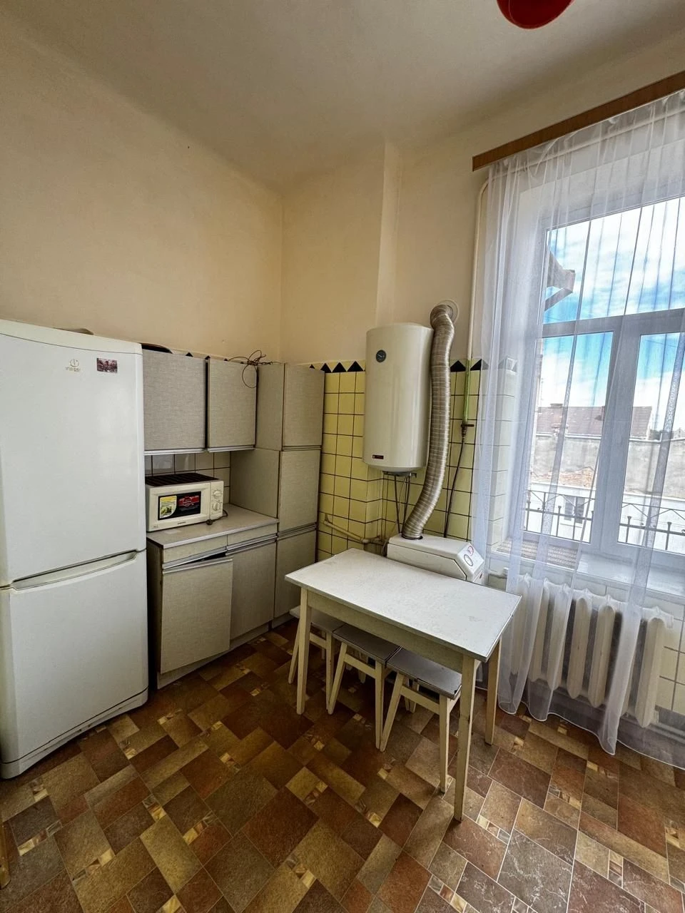 Продается трехкомнатная квартира в центре Дрогобича