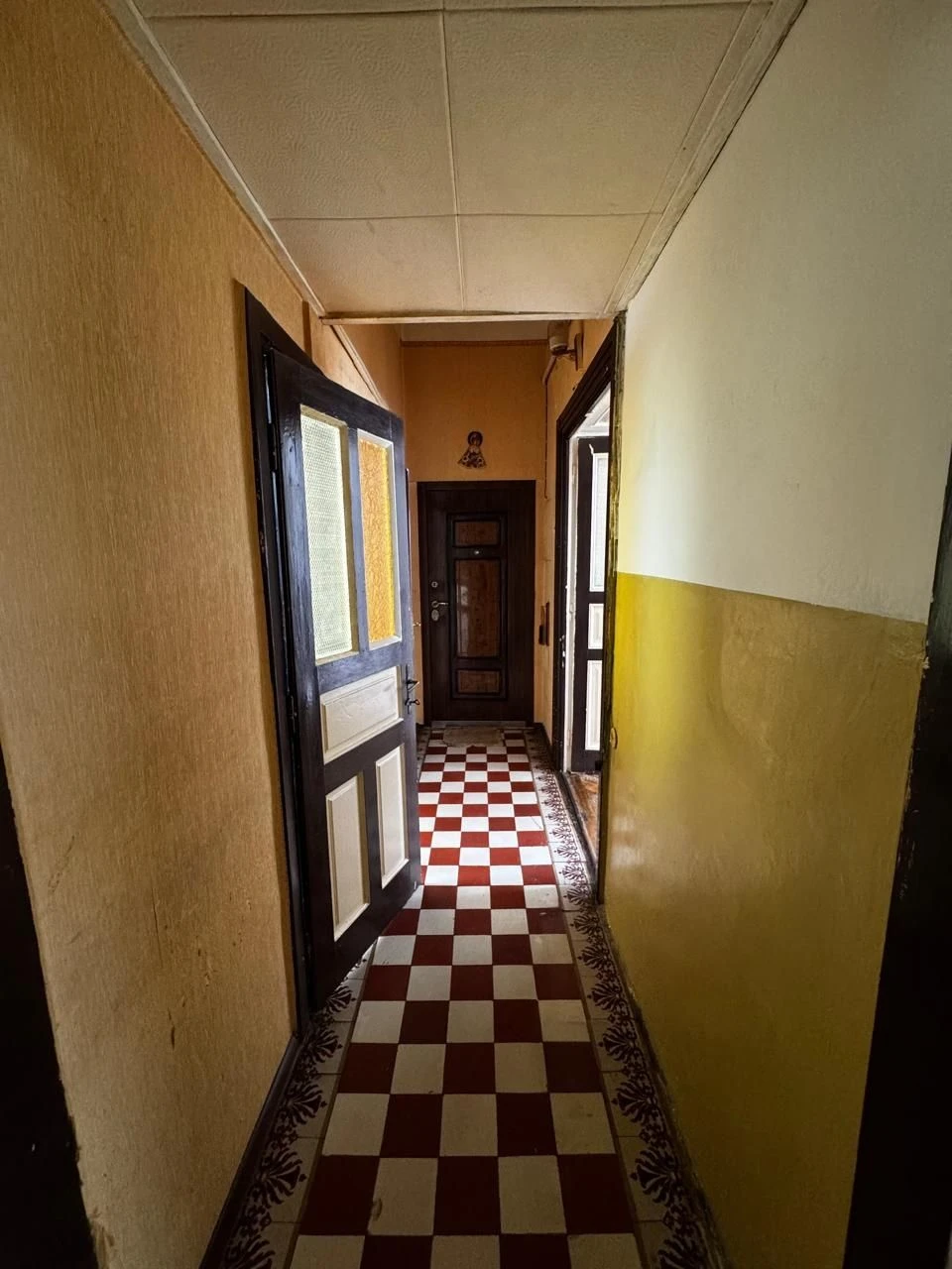 Продается трехкомнатная квартира в центре Дрогобича