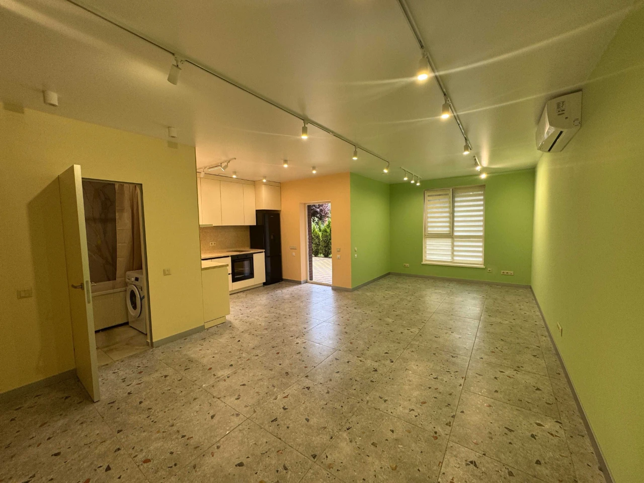 Price Change! Urgent: 1-room apartment for sale for $4000.