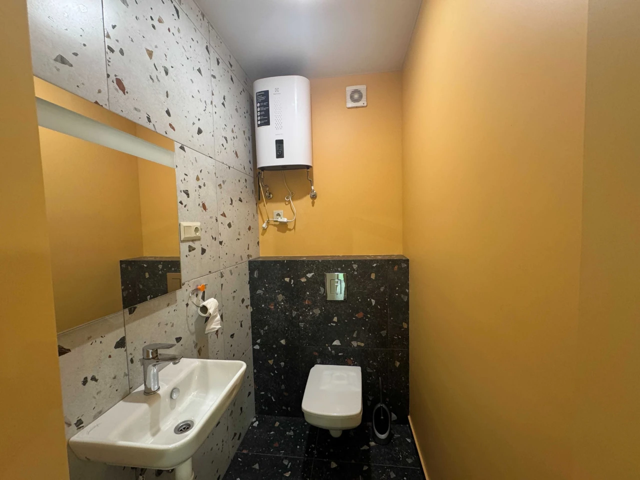 Price Change! Urgent: 1-room apartment for sale for $4000.