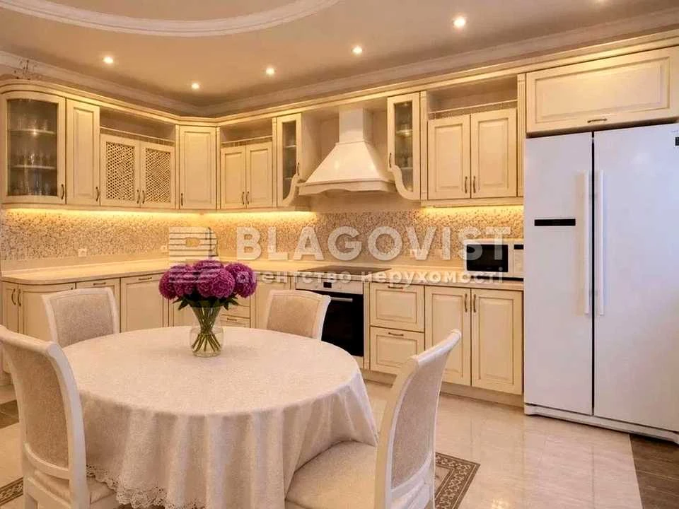 Будинок. Київ, Богатирська вул.