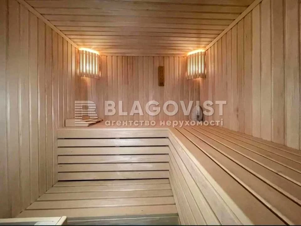 Будинок. Київ, Богатирська вул.