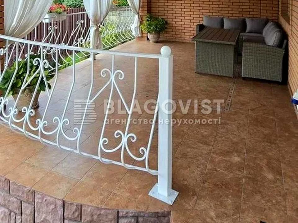 Будинок. Київ, Богатирська вул.