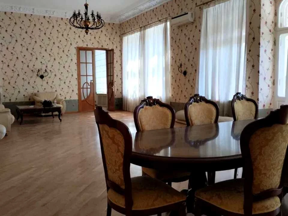 Apartment. Teatralny Prospect, Odessa