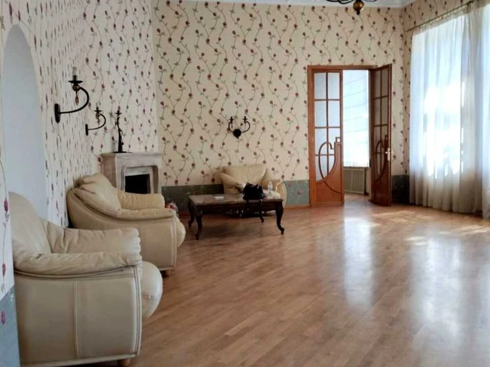 Apartment. Teatralny Prospect, Odessa