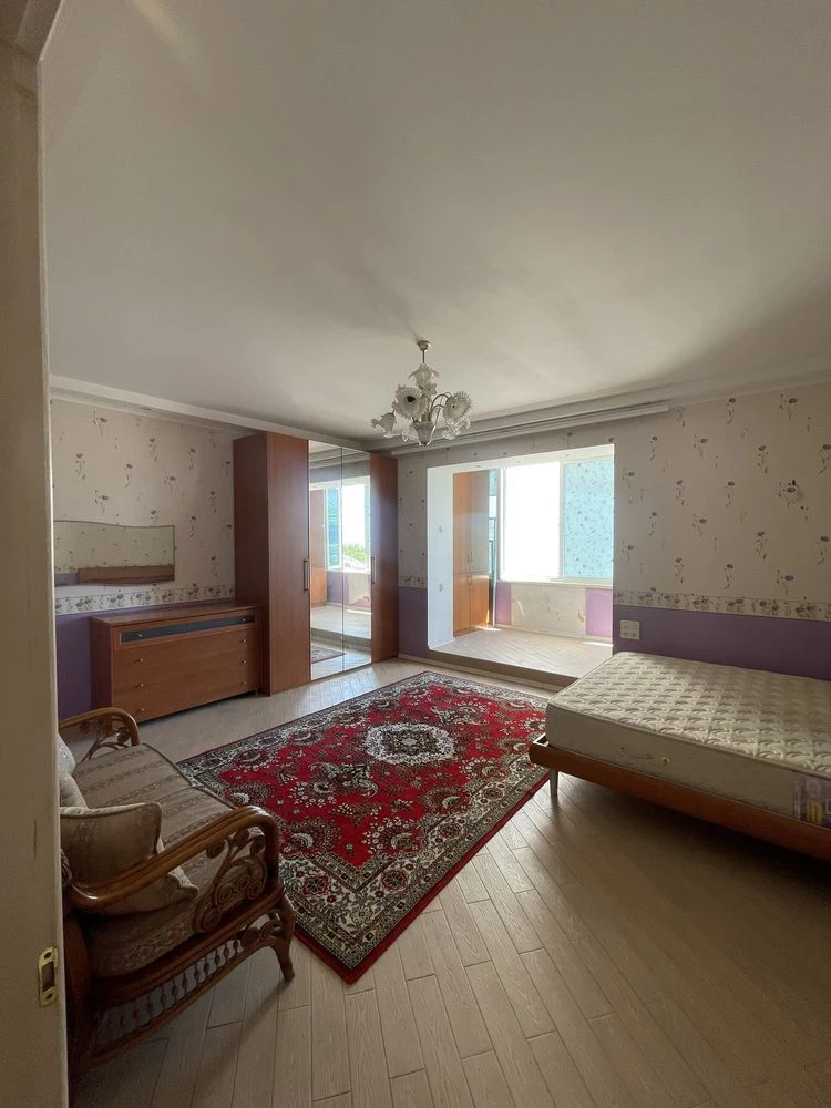 Apartment for sale by the sea.