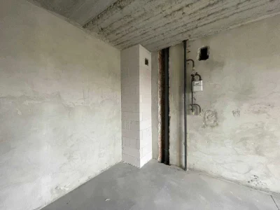 Sale of a spacious one-bedroom apartment in a well-built building