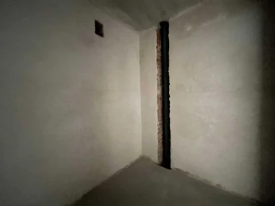 Sale of a spacious one-bedroom apartment in a well-built building