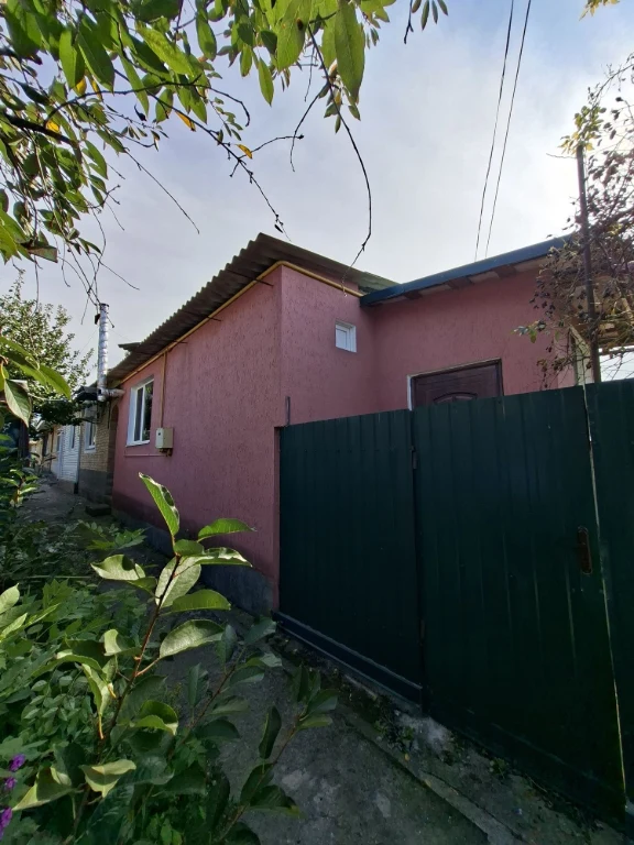For Sale: 3-bedroom apartment on Gornichomoye