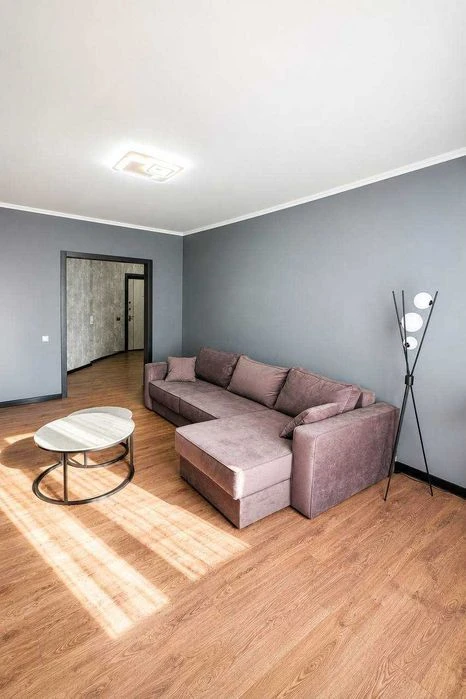 Продам пространства 3-комн. квартиру на Позняках, просп. Петра Г