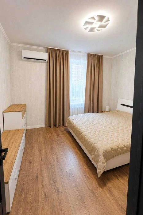 Продам пространства 3-комн. квартиру на Позняках, просп. Петра Г