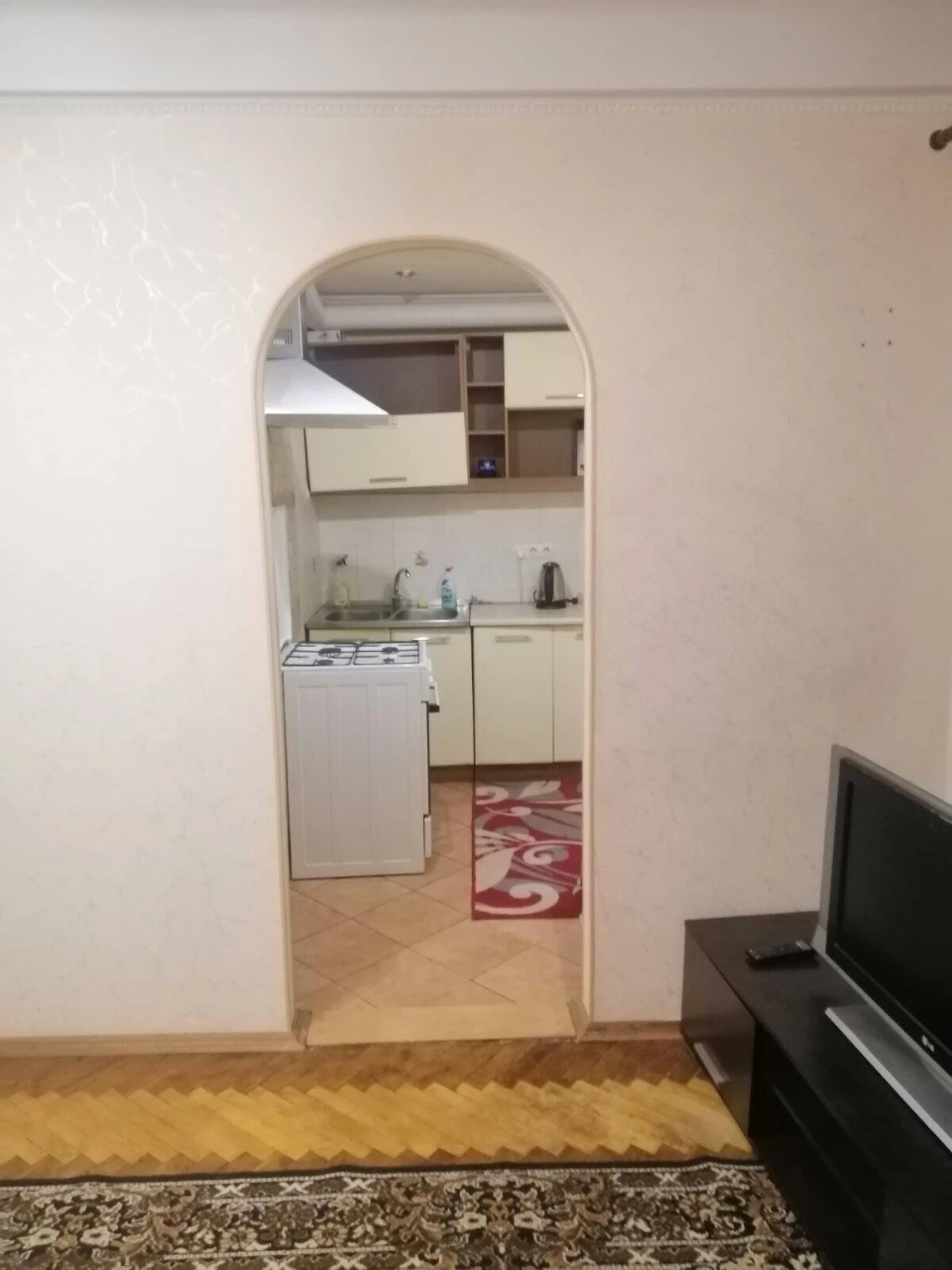Rent 1-bedroom apartment on Darnychyna Square. (Chuprynsky Street)
