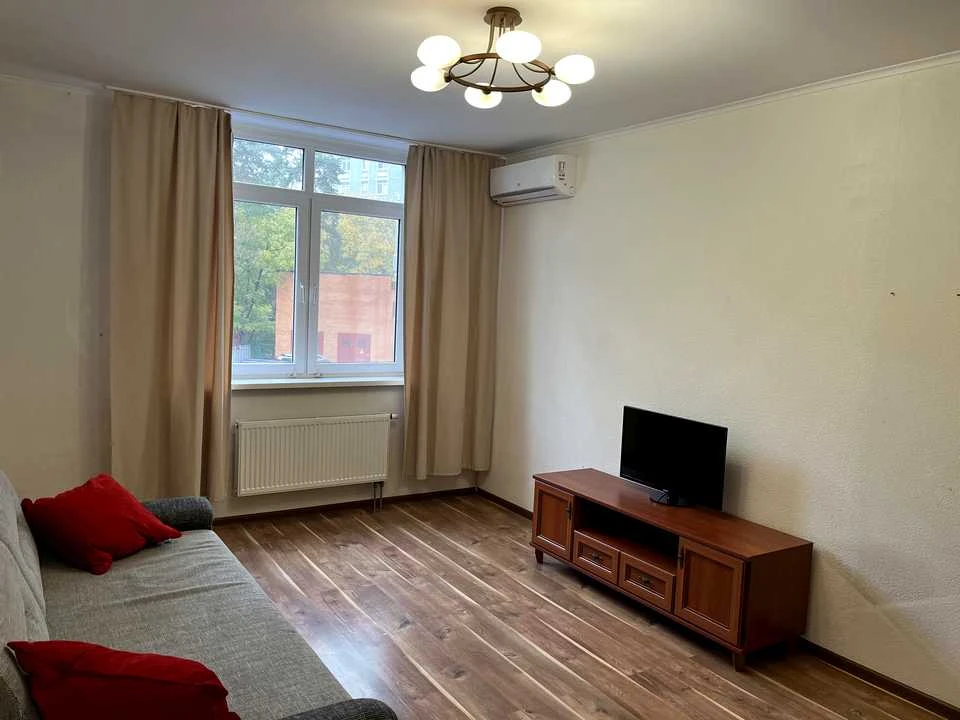 Apartment. Voskresenskaya st. Kyiv