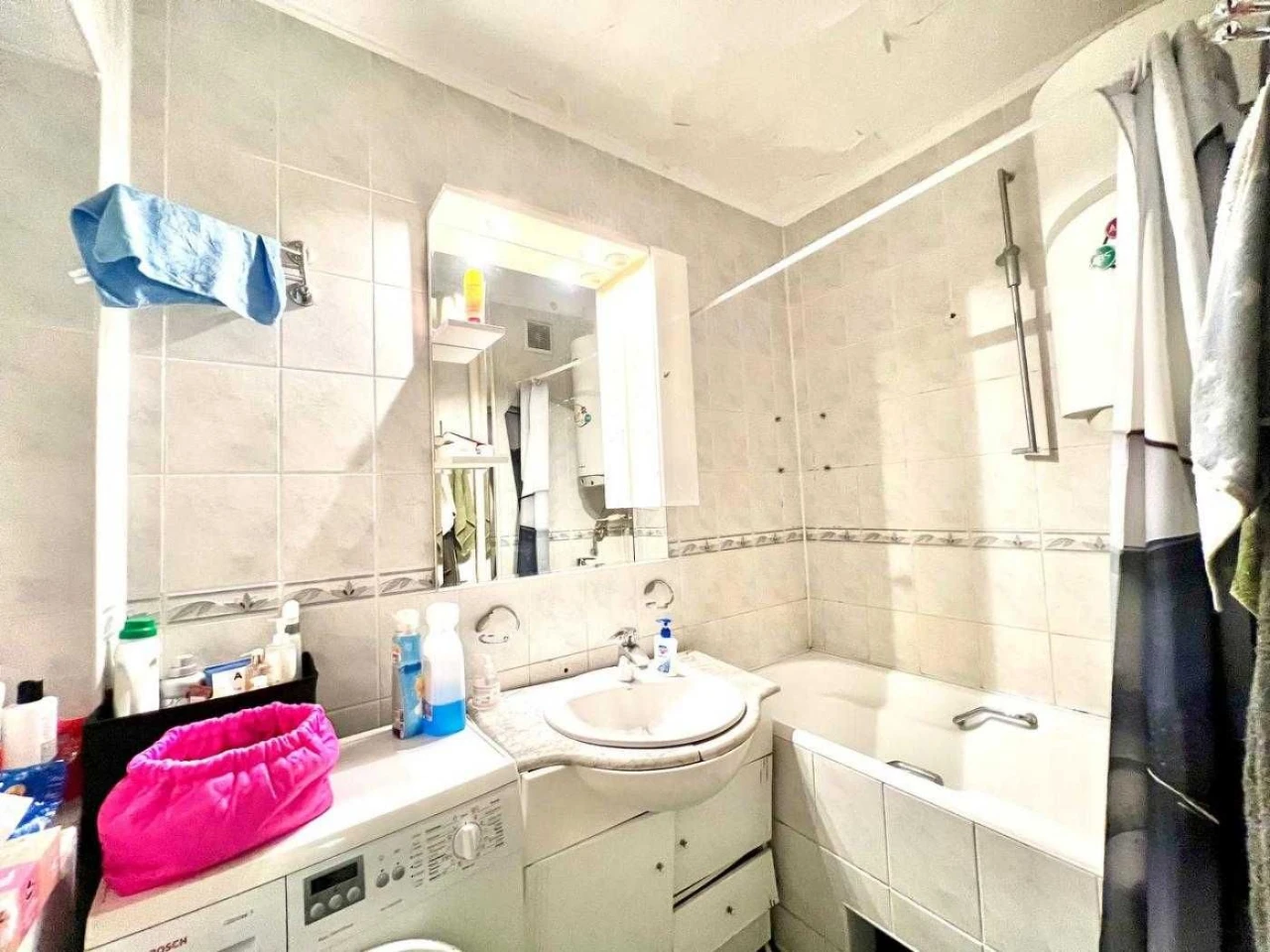 For sale, four-room apartment on вул. Під Голоском, Львів