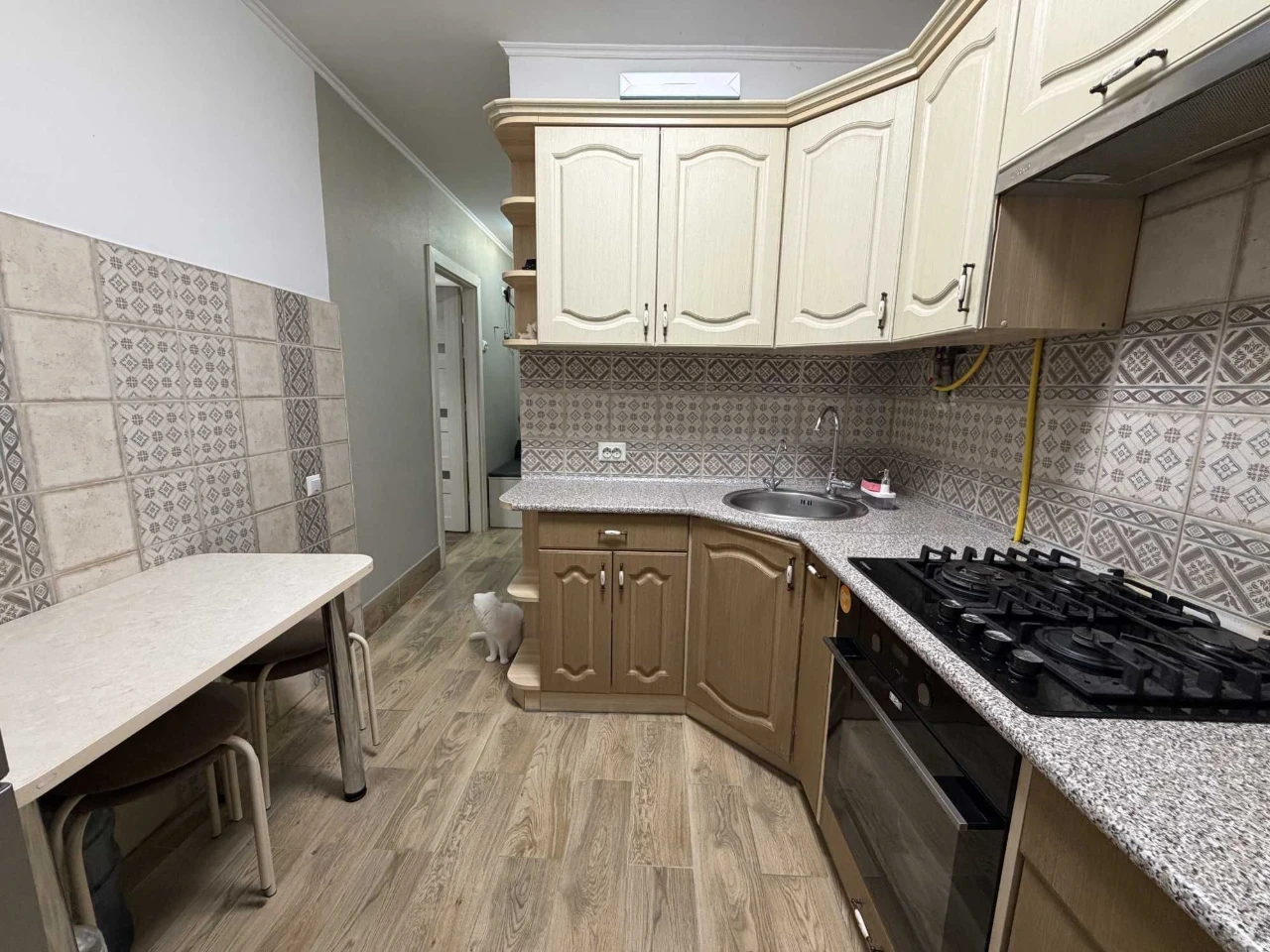 Продаж 1-кім квартири у ближньому центрі по вул Золота.
