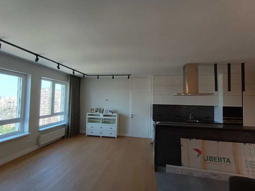 Продається трикімнатна квартира (143 м²) в Києві, Дніпровський район