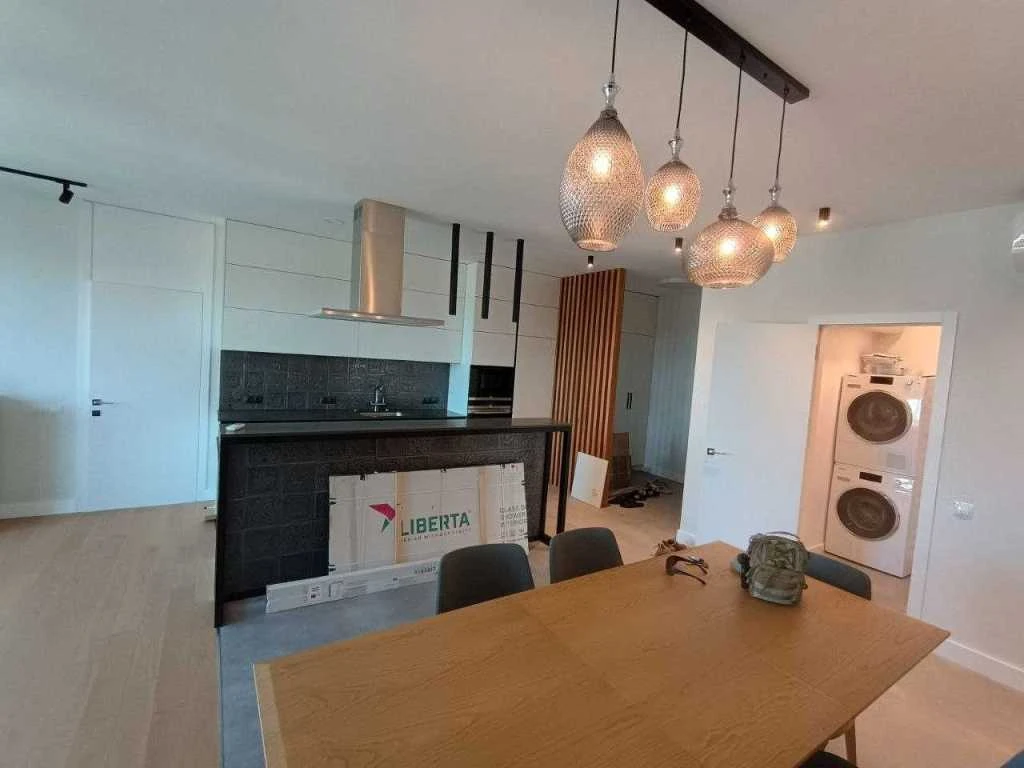 Продається трикімнатна квартира (143 м²) в Києві, Дніпровський район
