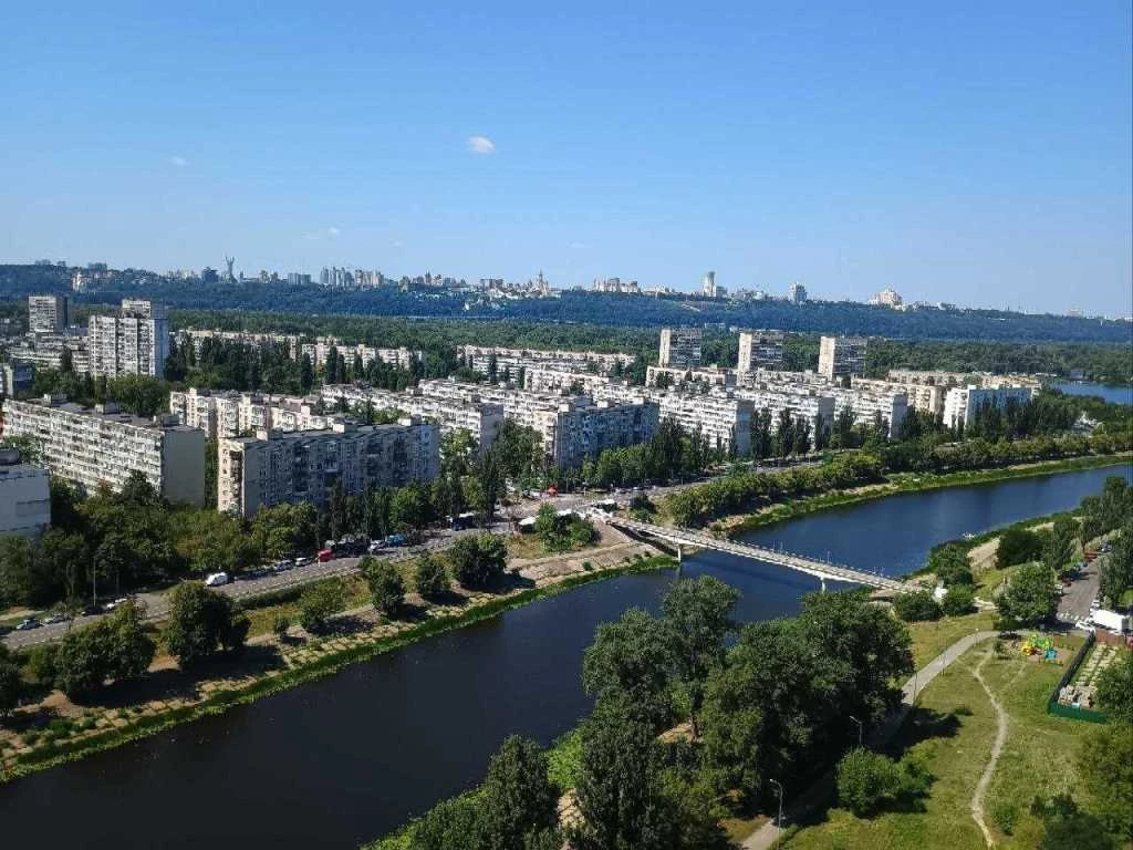 Продається трикімнатна квартира (143 м²) в Києві, Дніпровський район