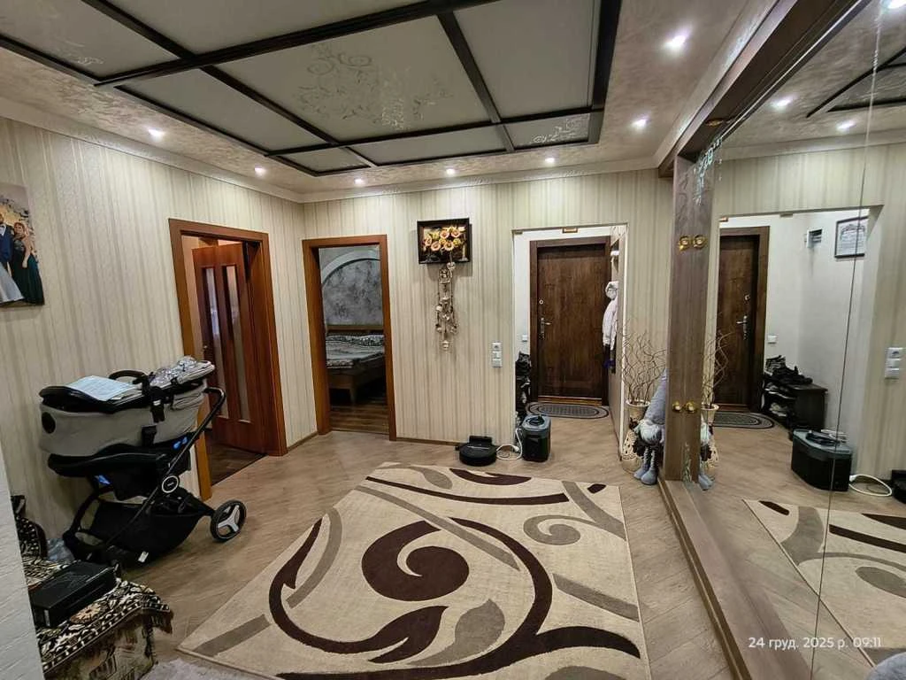 Продається трикімнатна квартира (97 м²) у Києві, Деснянський район
