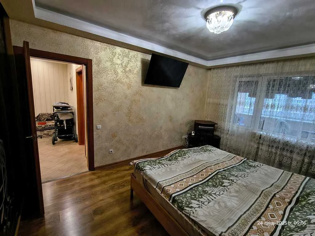 Продається трикімнатна квартира (97 м²) у Києві, Деснянський район