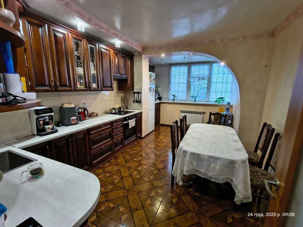 Продається трикімнатна квартира (97 м²) у Києві, Деснянський район