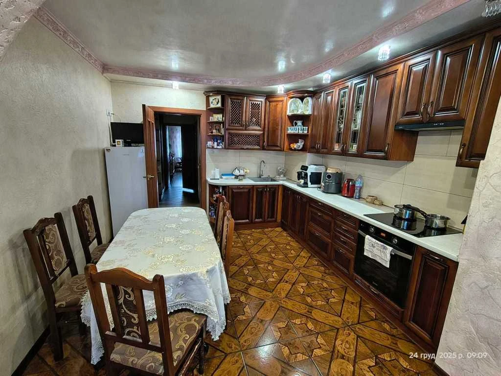 Продається трикімнатна квартира (97 м²) у Києві, Деснянський район