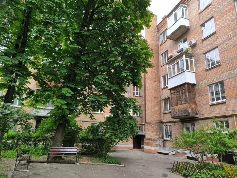 Продам 3-комнатную "сталинку", Джона Маккейна 41/22, Печерск