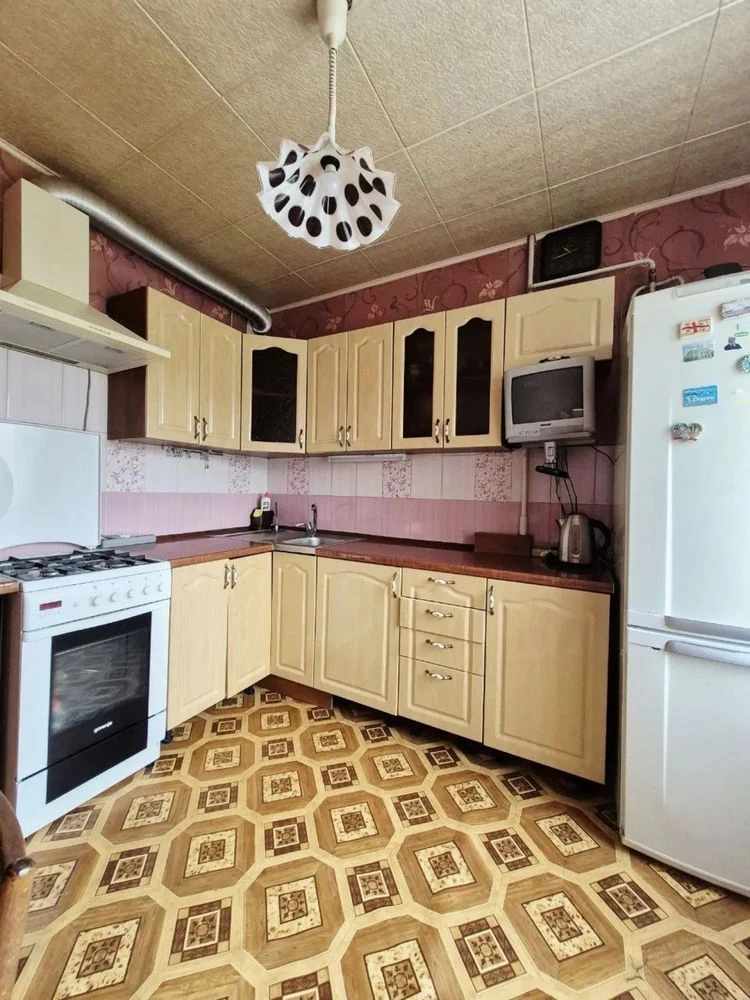 For Sale: 3-bedroom apartment on Heroiv Avenue