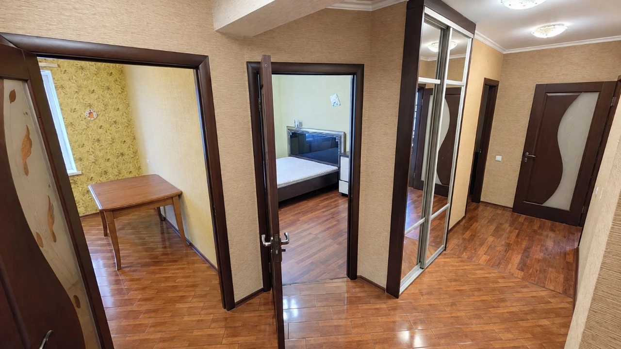 For Sale: Own 3-bedroom apartment on Slobodzhansky Prospect 65