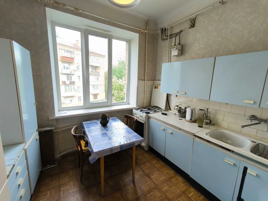 Продам 3-комнатную "сталинку", Джона Маккейна 41/22, Печерск