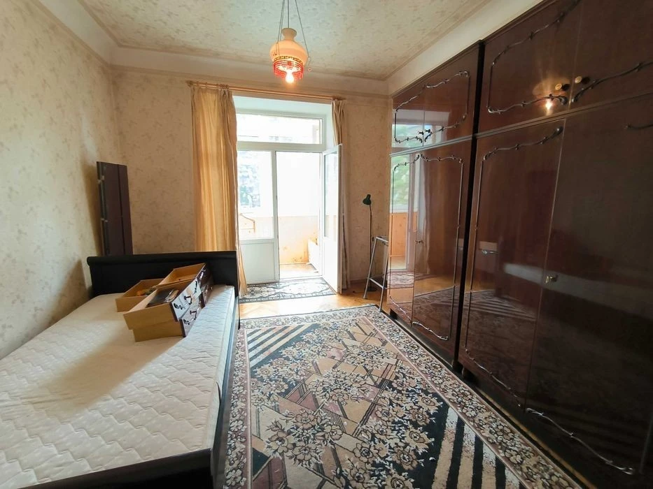 Продам 3-комнатную "сталинку", Джона Маккейна 41/22, Печерск